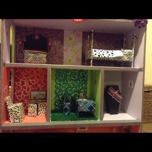Other pics of customized dollhouse!