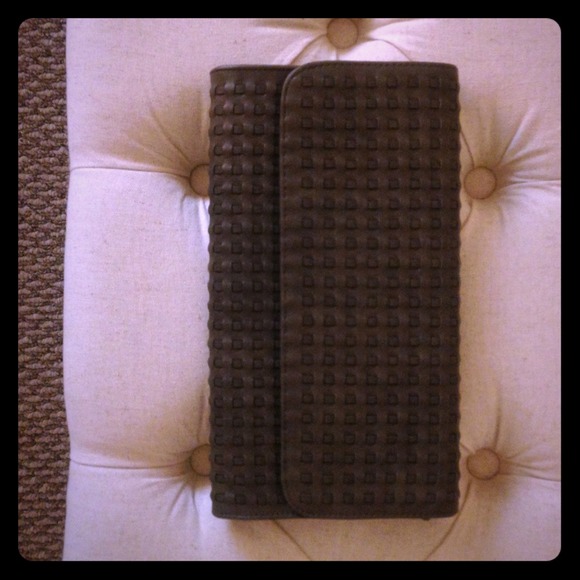 Brown woven forever21 clutch brand new never used!