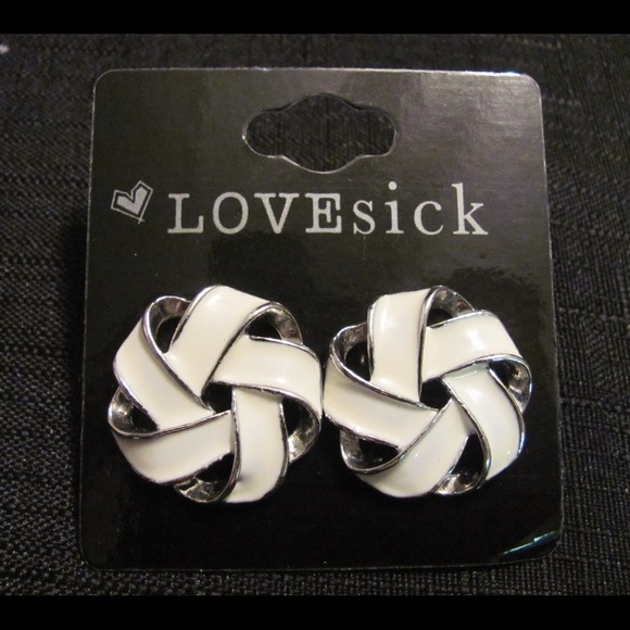 🔴SALE🔴 ♥White casual earings♥