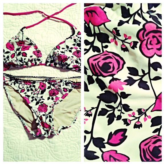 Jessica Simpson Rose bikini and sweater bundle