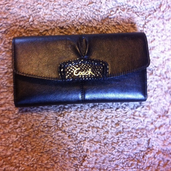 🚩SOLD🚩💯%AUTHENTIC BLACK LEATHER COACH CHECKBOOK
