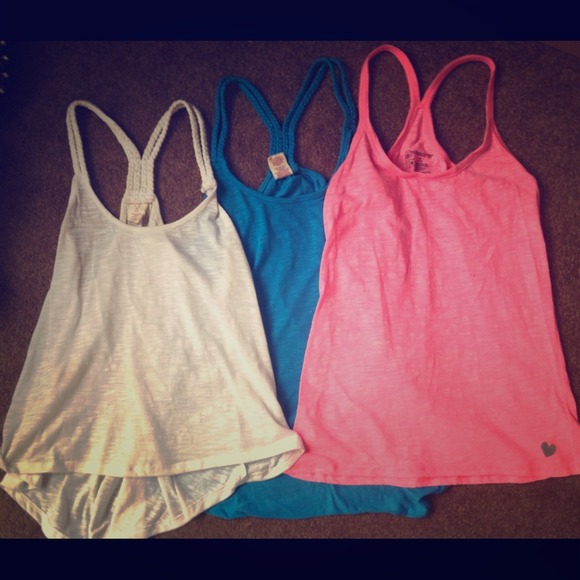 📦SOLD 📦 BUNDLE 3 Razorback Bright Colored Tanks