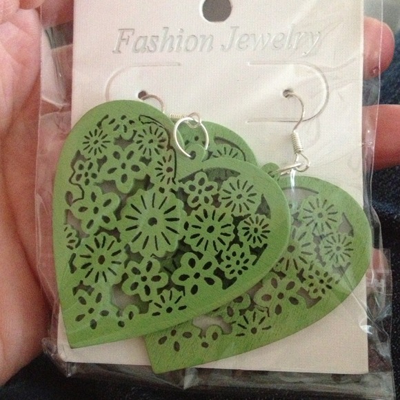 Buy 2 Get 3 FREE! Wooden heart earrings. NWT - Picture 3 of 4