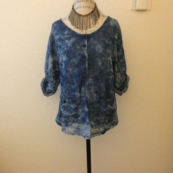 👍sold 👍F21 long denim washed top