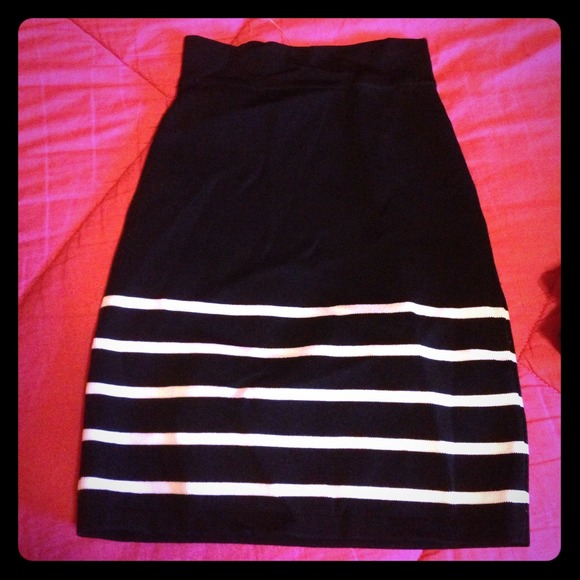 Super cute never worn bebe xxs-xs fittinghighskirt