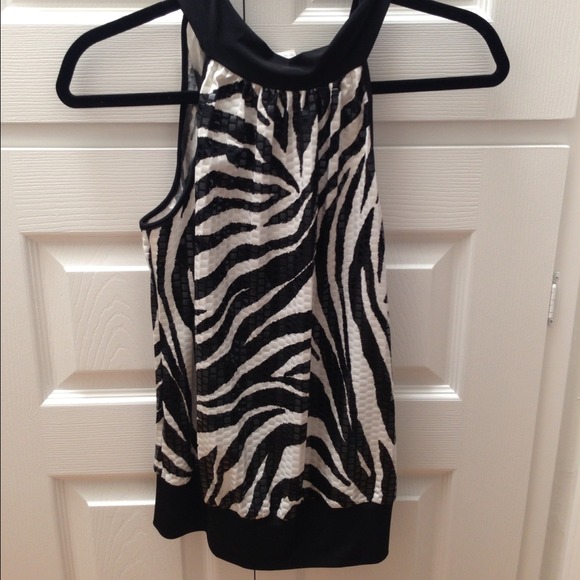 Cute halter top! - Picture 2 of 3