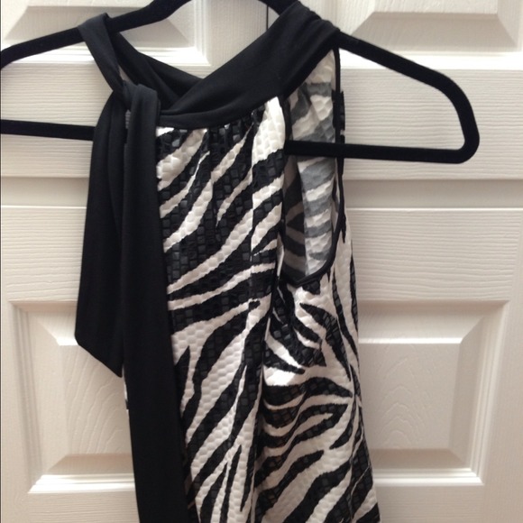 Cute halter top! - Picture 3 of 3