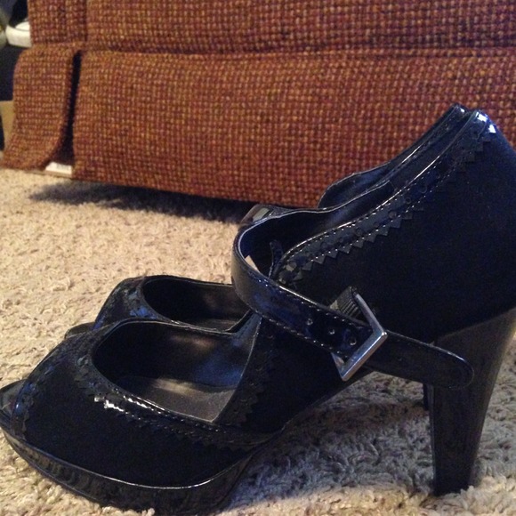 Heels - Picture 2 of 4