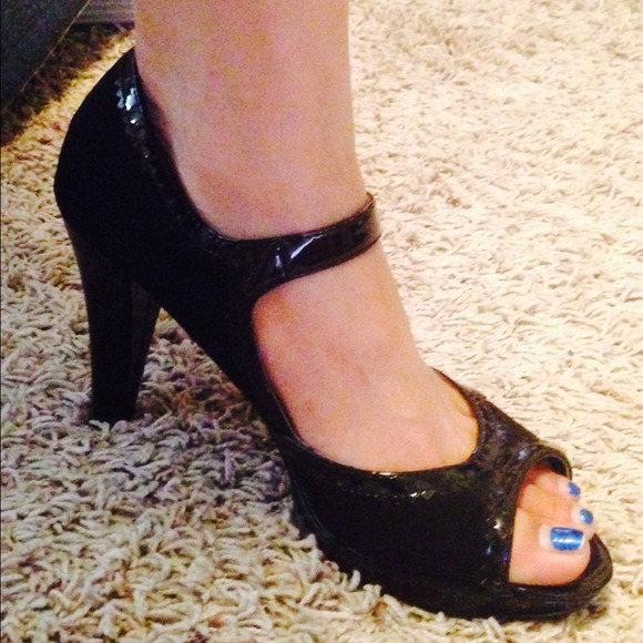 Heels - Picture 4 of 4