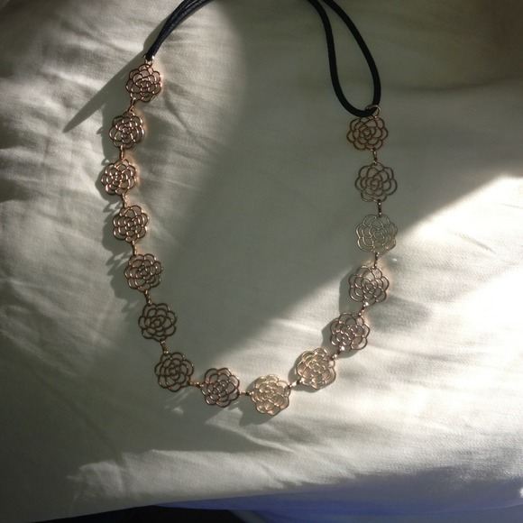 🚫Sold 🚫Flower headband. - Picture 2 of 2