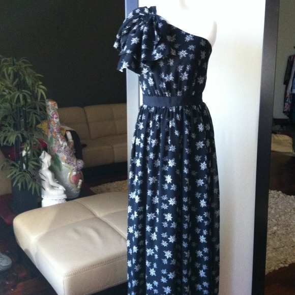 Kate Young One-Shouldered Star Gown - Picture 2 of 4