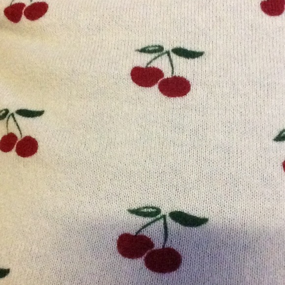 💢sold💢 cream sweater with cherries - Picture 2 of 4