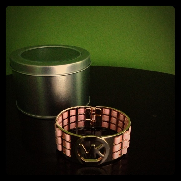 Bracelet - Picture 1 of 2