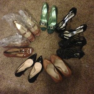 ***SOLD*** Seven pairs of shoes!!