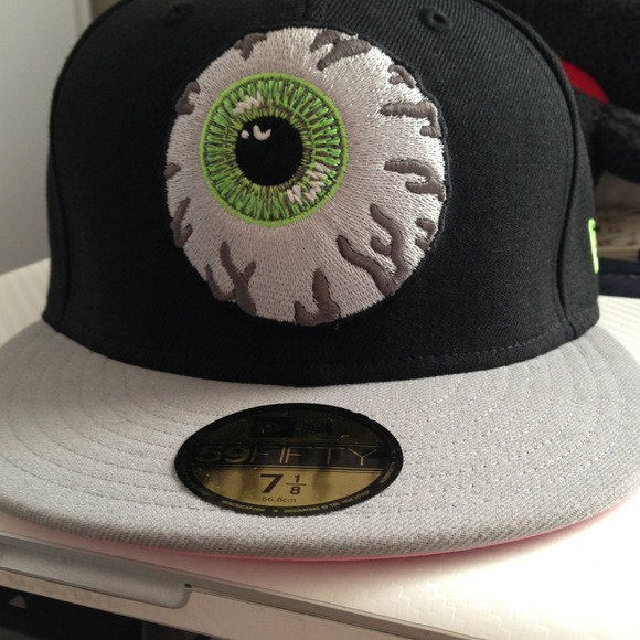 New Era Cap. Limited stock and edition : Eye.