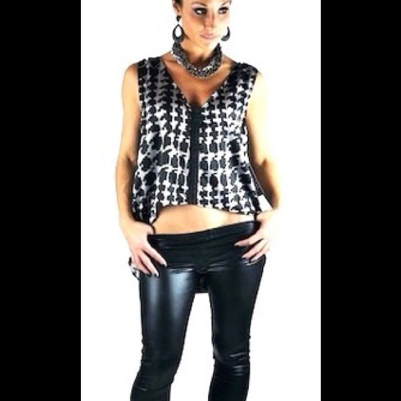 Just reduced <3 Lucy Love geometric top