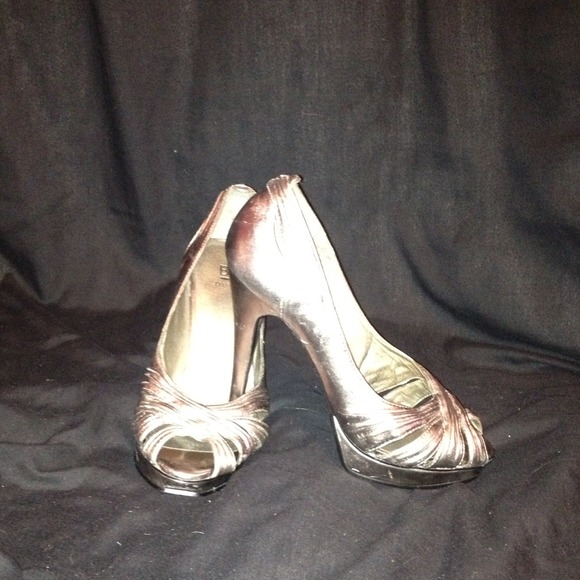 Bakers peep toe pumps