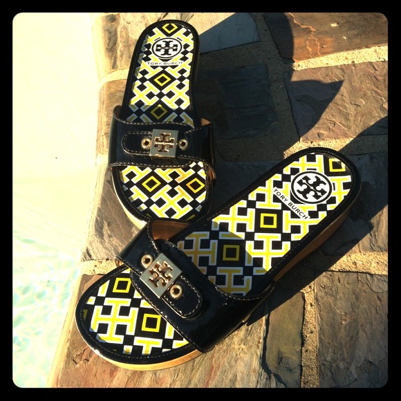 Tory Burch Shoes - SALE❗️Authentic Tory Burch sandals🔥✨