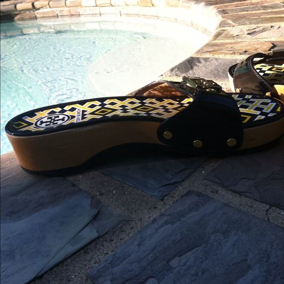 SALE❗️Authentic Tory Burch sandals🔥✨ - Picture 3 of 4