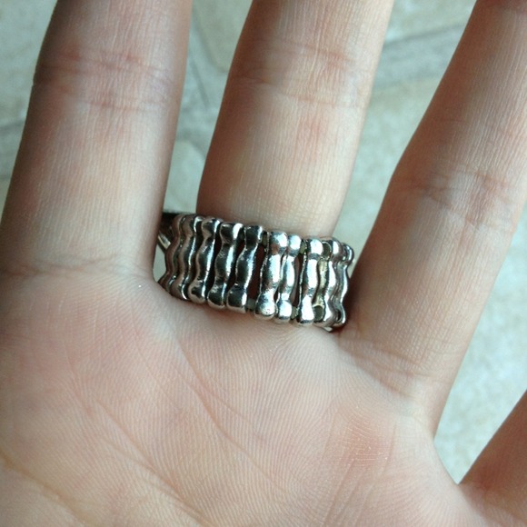 ❌SOLD❌🌟 Stretchy Zebra Star Ring - Picture 3 of 3