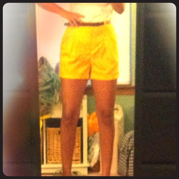 Forever 21 yellow shorts with brown belt - Picture 1 of 3