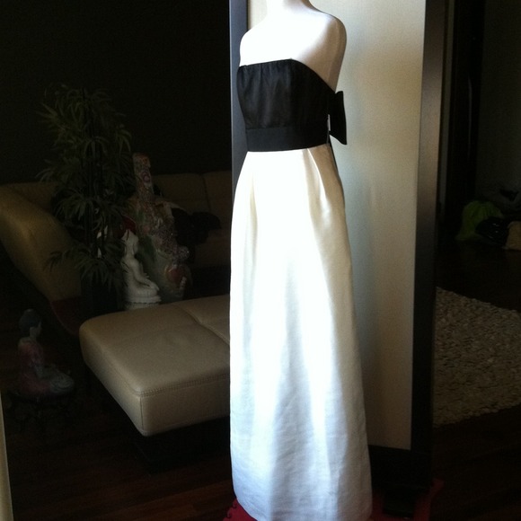 Hollywood Glam Black White Gown w/ Bow - Picture 3 of 4