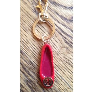 Adorable Chili Red Tory Burch keychain❤