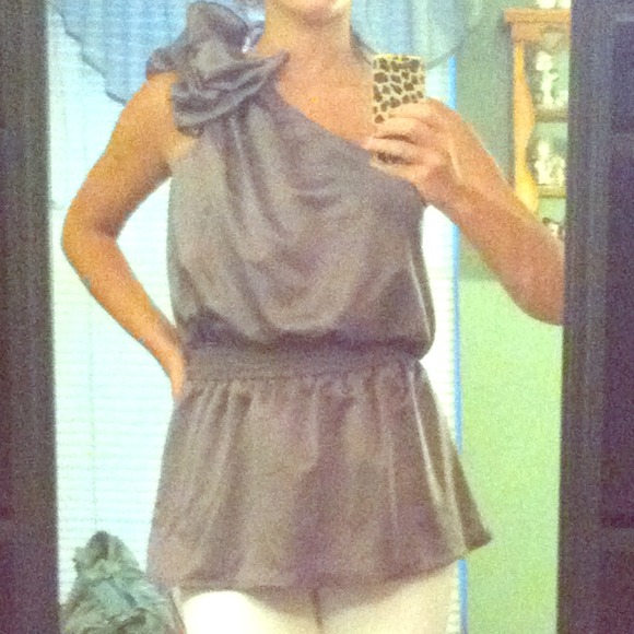 Charlotte Russe One Shoulder Top - Picture 1 of 3