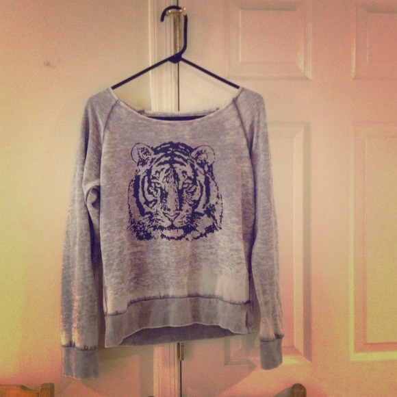 🎀REDUCED🎀 A loose top/loose thin sweatshirt?