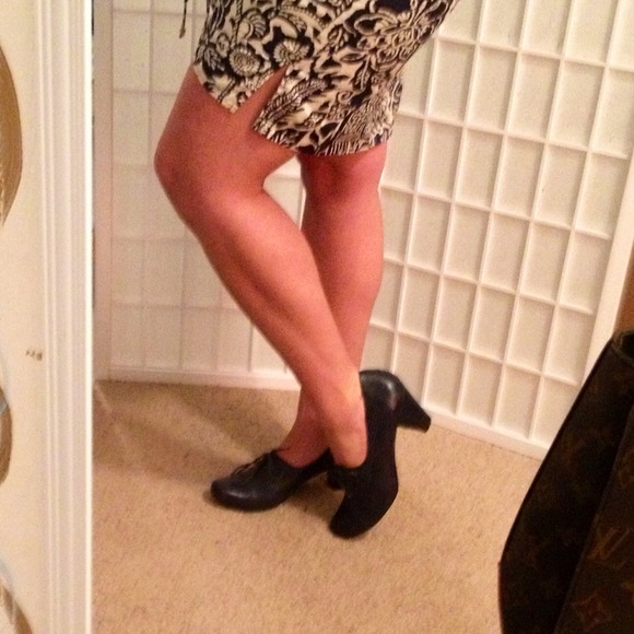 ๐๐โค๏ธHOST PICK!โค๏ธ๐๐ SALEโ๏ธNavy Halter dress! - Picture 4 of 4