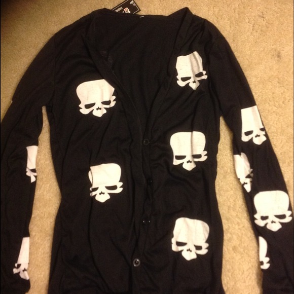 🌟Reduced🌟BNWT Skull Cardi🌟❤ - Picture 2 of 3