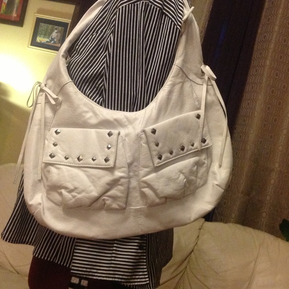 Large Handbag - 2 Front pockets