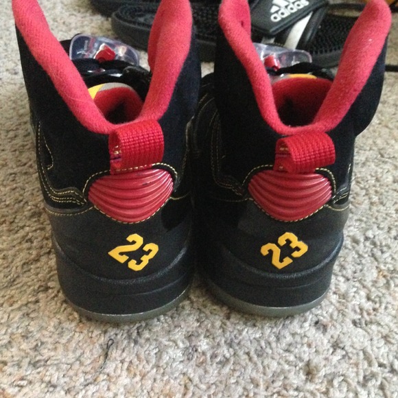 Jordan Retro 5 - Picture 2 of 3