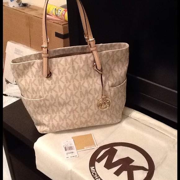 SOLD * MICHAEL KORS JET SET VANILLA SIGNATURE TOTE - Picture 2 of 4