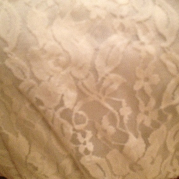 White laced dress - Picture 2 of 4