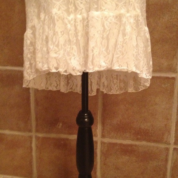 White laced dress - Picture 4 of 4