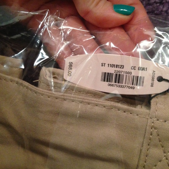 GIFTED! NWT VS TOTE!! Free w/ purchase over $225!! - Picture 2 of 3