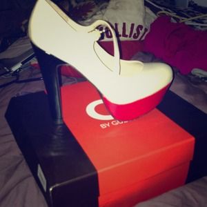 🚫SOLD🚫Brand new guess heels