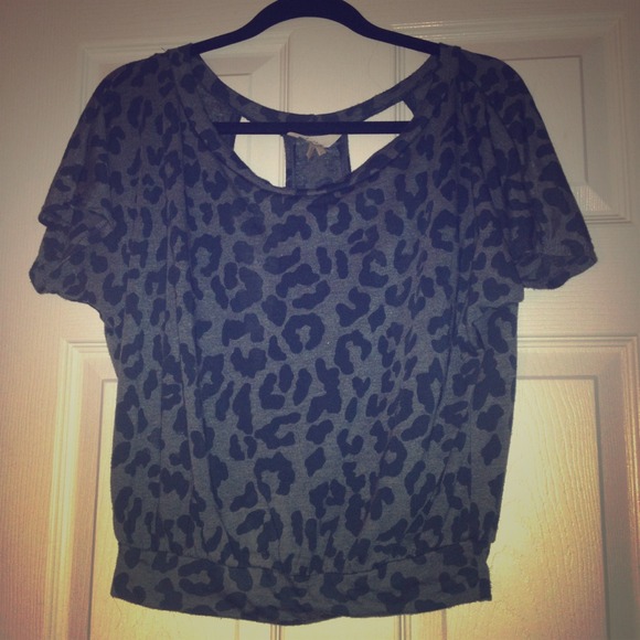 🚫SOLD🚫Kira leopard print shirt with cut outs