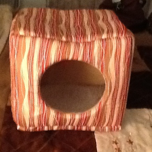 cat bed/house