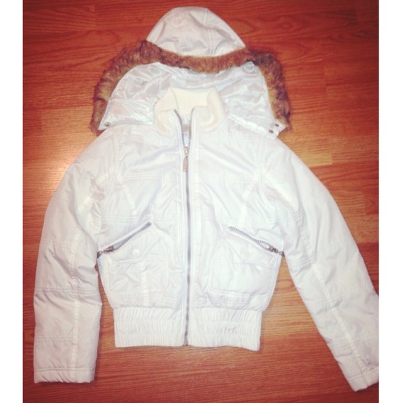 🚫 SOLD 🚫 White Faux Fur Bomber Jacket