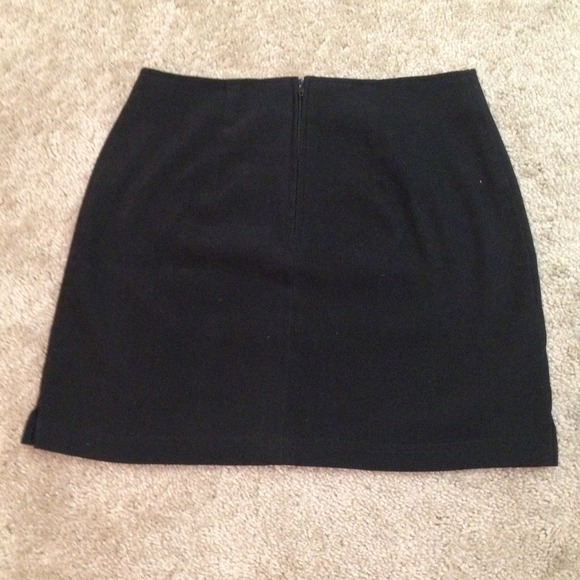 ❌SOLD❌Comfortable Black Mini Skirt - Picture 4 of 4