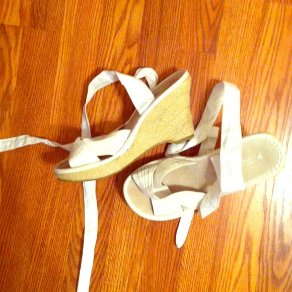 White wedges
