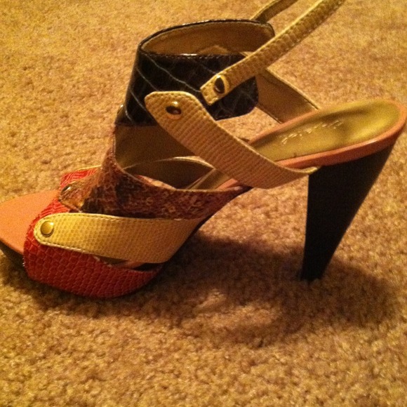 Pumps - Picture 2 of 3