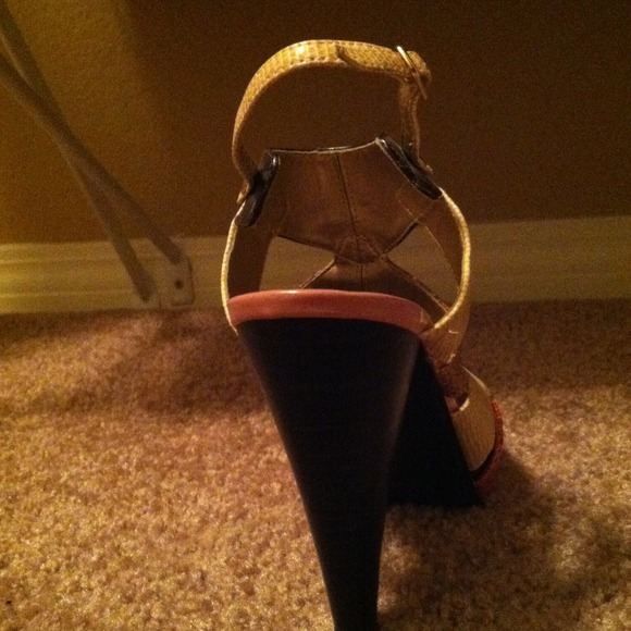 Pumps - Picture 3 of 3