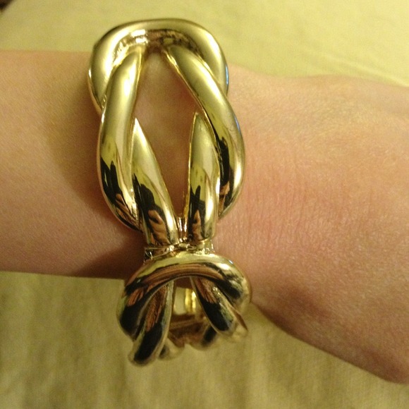 NWT gold bracelet - Picture 2 of 2