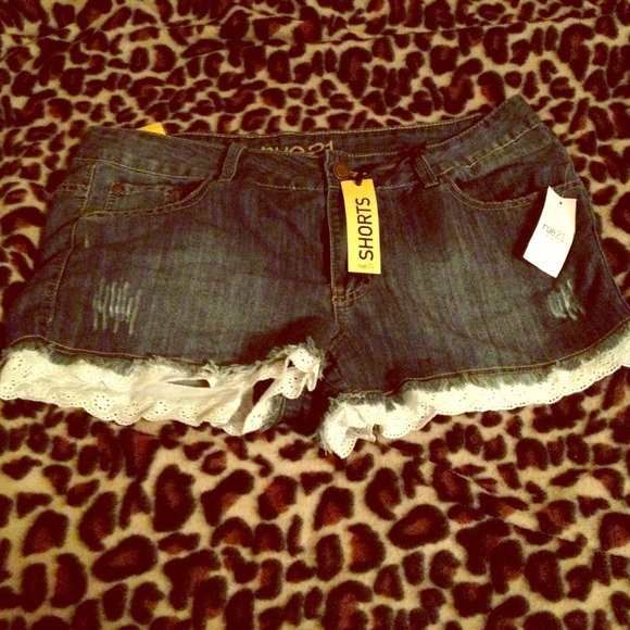 Rue 21 lace trim shorts