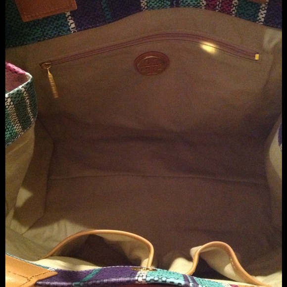 Tory Burch Bags - AUTHENTIC Tory Burch Large Elle Tote! Tory Burch Bags - AUTHENTIC Tory Burch Large Elle Tote!