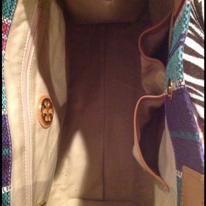 Tory Burch Bags - AUTHENTIC Tory Burch Large Elle Tote! Tory Burch Bags - AUTHENTIC Tory Burch Large Elle Tote!