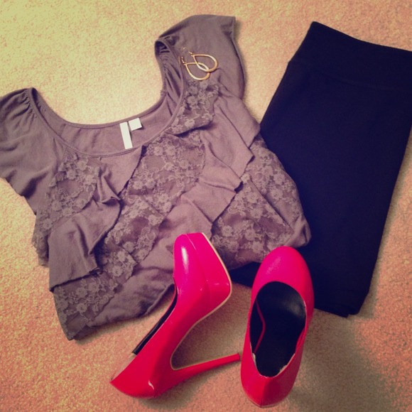 LC Lauren Conrad Tops - LC gray shirt with lace details
